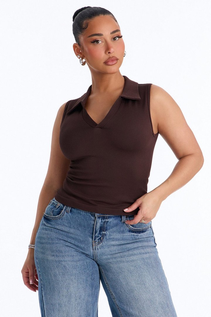 Lyra Seamless Rib Basic Sleeveless Collared Top - Brown