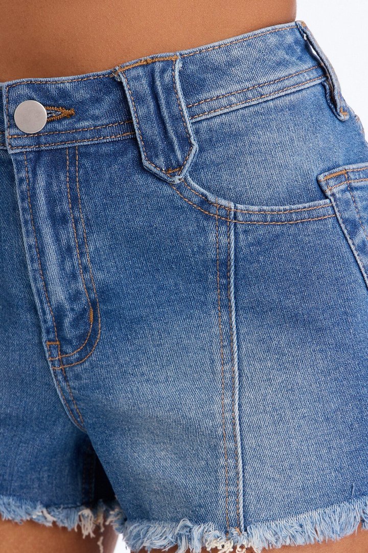Reassure You Fray Hem Denim Shorts - Medium Wash
