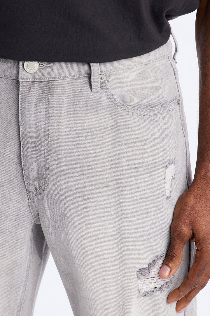 Essential Destroyed Straight Rigid Jean - Grey