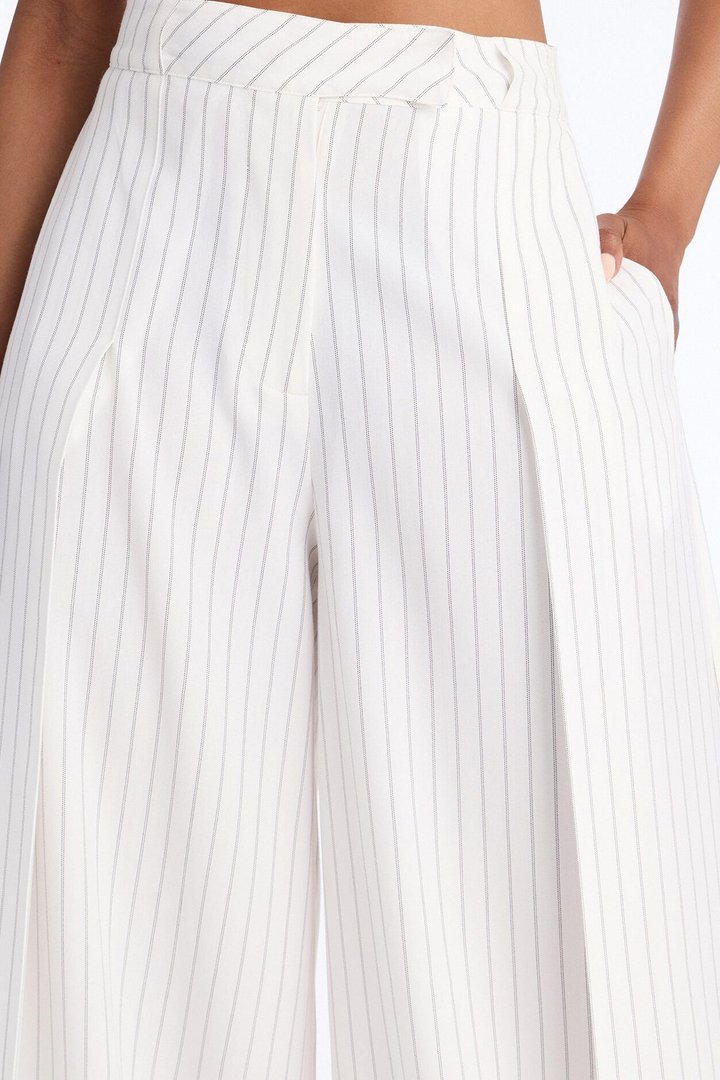 Catch A Break Pinstripe Wide Leg Pant 33″ - White/Black