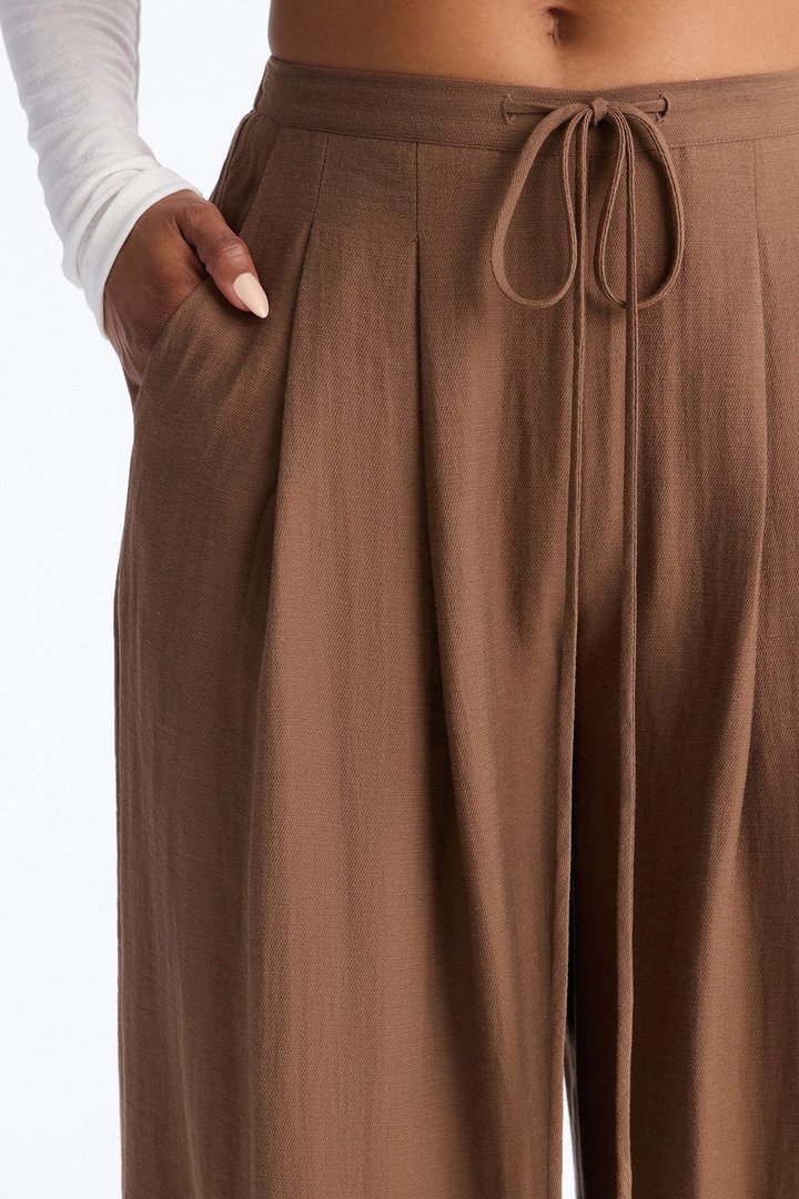 Run The City Linen Wide Leg Pants 33″ - Mocha