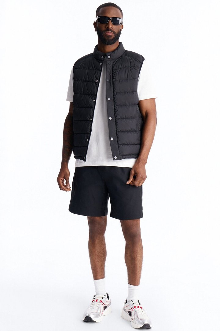 Relaxed City Relay Short - Black