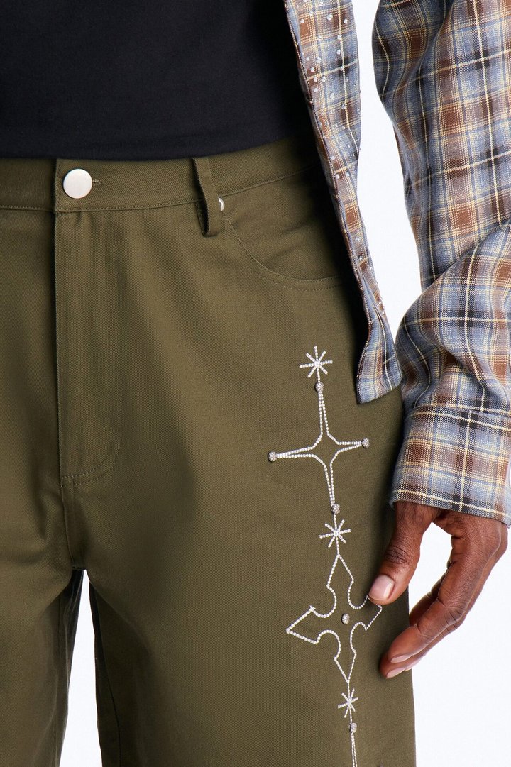 Relaxed Vatican City Stitched Embellished Short - Olive