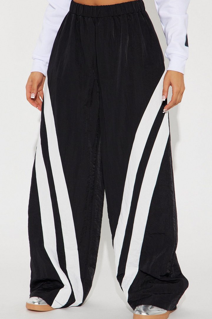 Follow The Curve Windbreaker Track Pant - Black