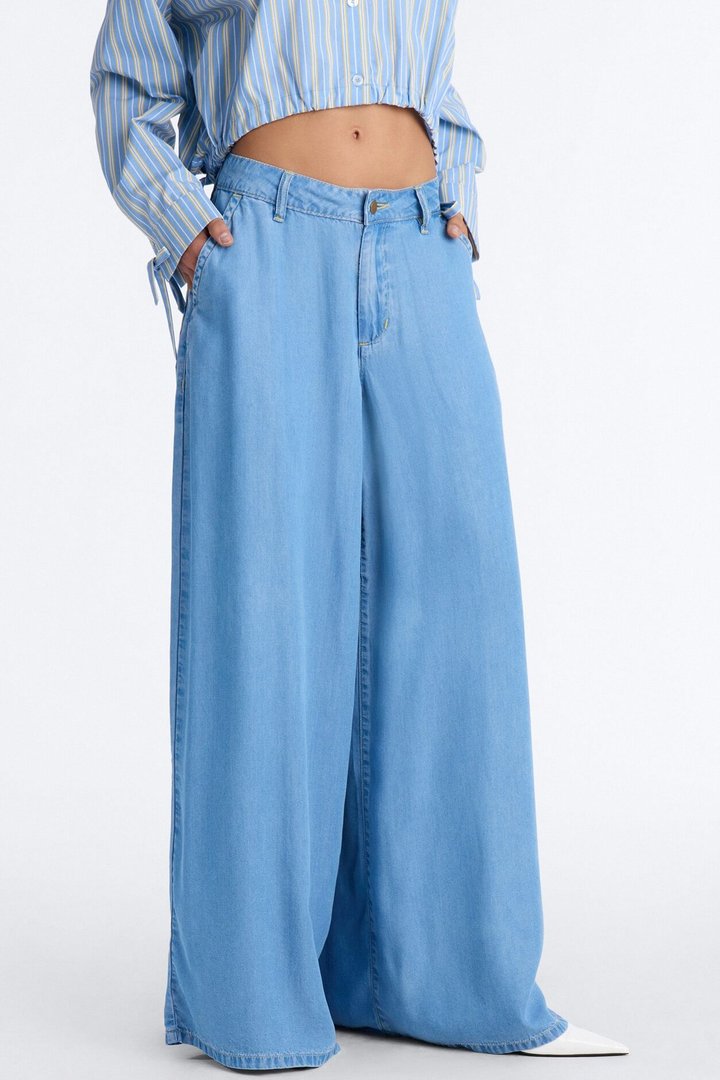 High Tempo Chambray Super Low Rise Pant 32″ - Light Wash
