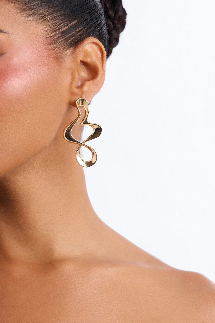 Effortlessly Chic Drop Earrings - Gold