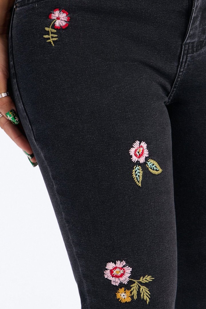 Flower Picker Embroidered Capri Jeans - Black Wash