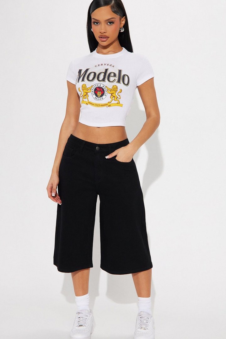 Modelo Cerveza Baby Tee - White