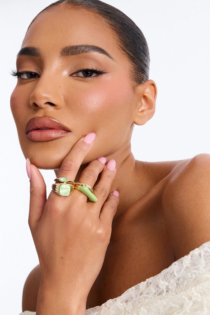 Valued My Beauty Jeweled 5 Piece Ring Set - Gold/Green