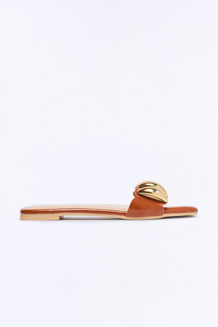 Dami Hardware Slip On Sandals - Camel
