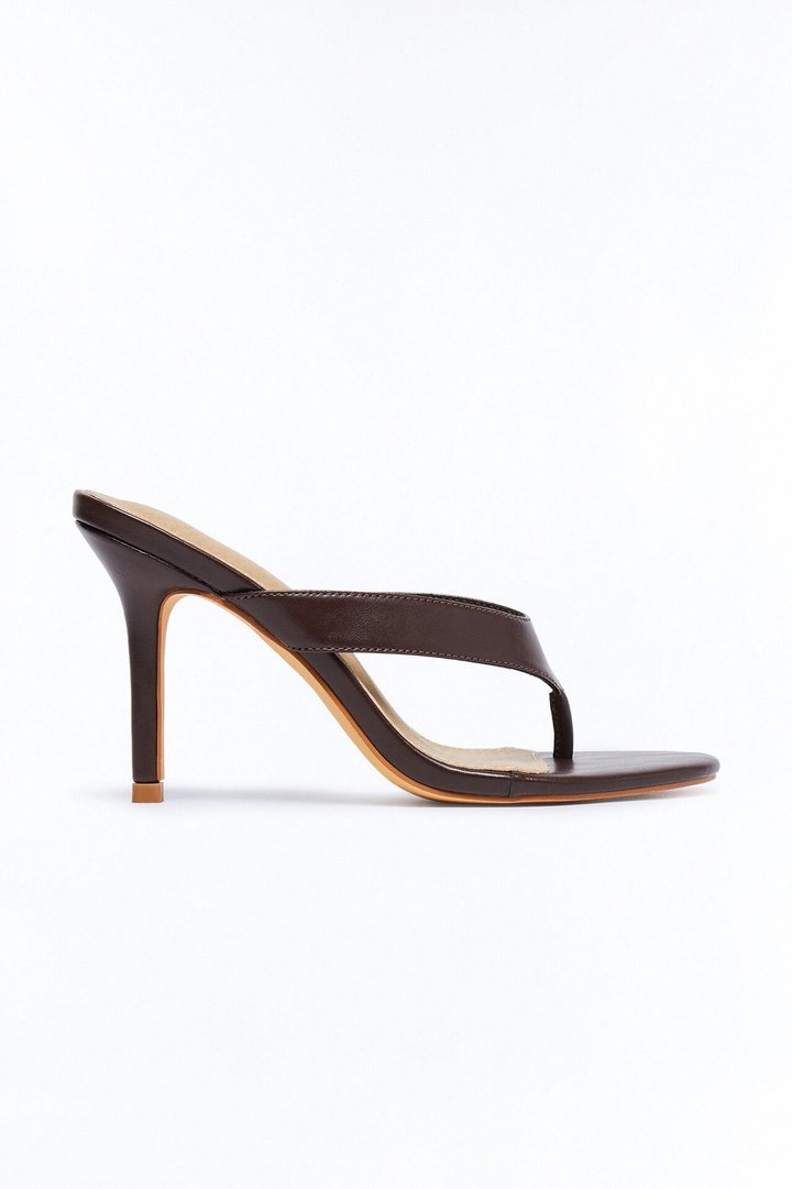 Vacay Vibes Thong Heels - Chocolate