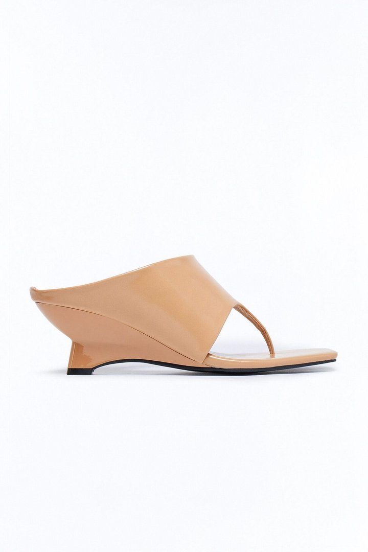 Tavia Novelty Thong Wedges - Taupe