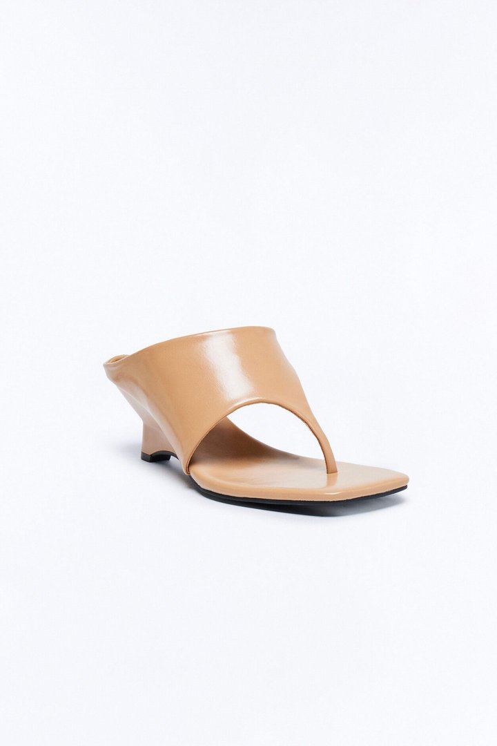 Tavia Novelty Thong Wedges - Taupe