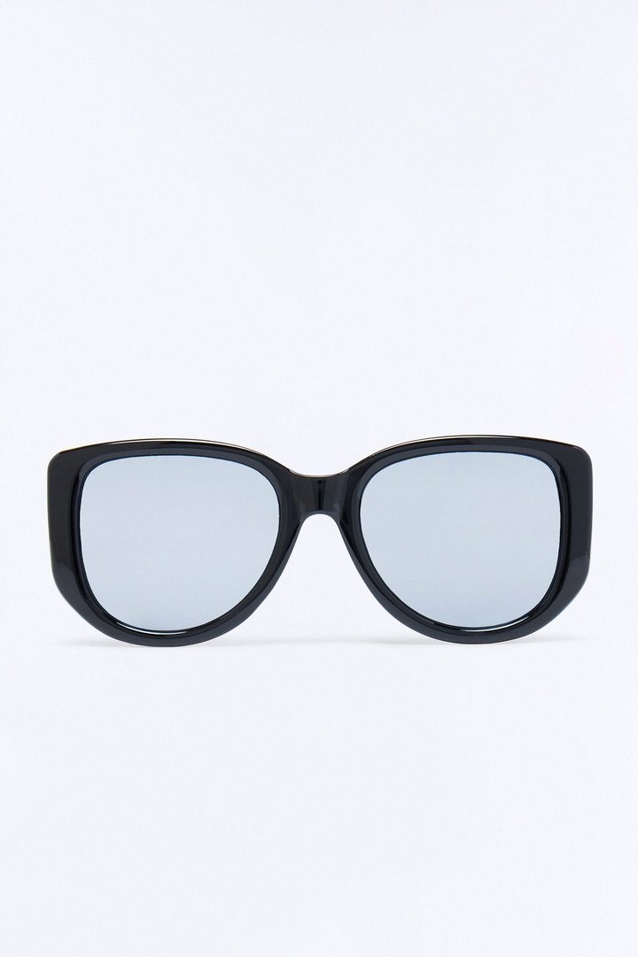 Head Turning Sunglasses - Black/Grey