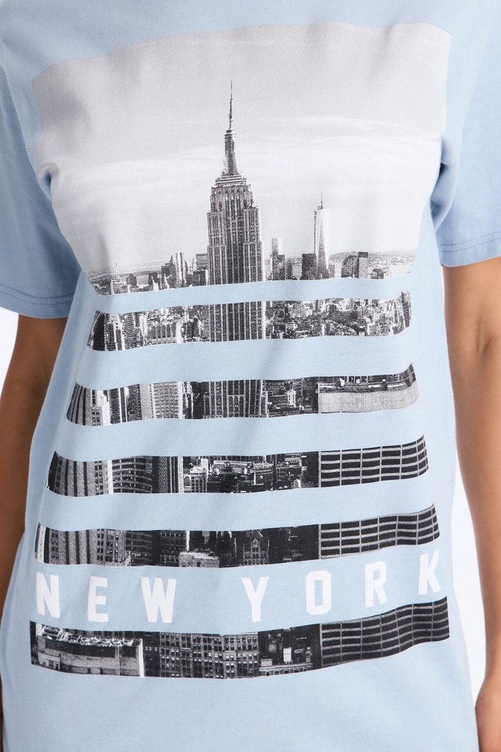 Skyline Views New York Tee - Light Blue