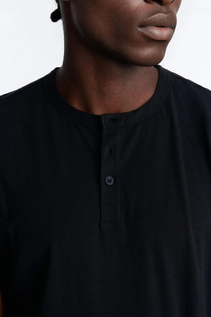 Your Everyday Classic Henley - Black