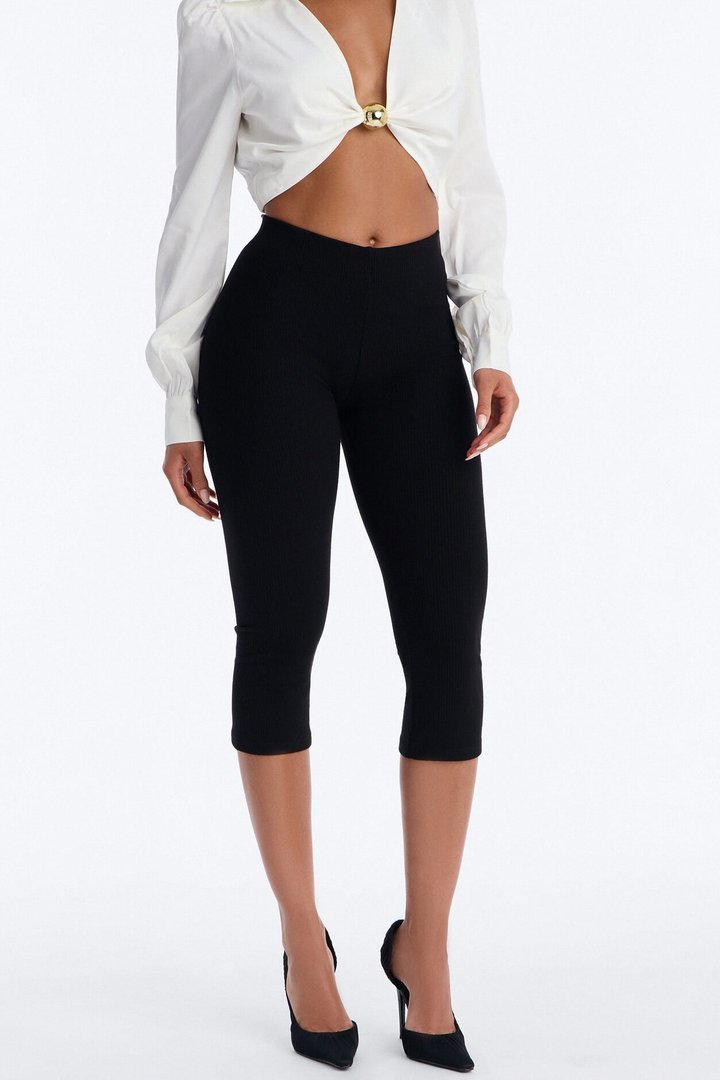 Ultra Ribbed Low Rise Capri Legging - Black