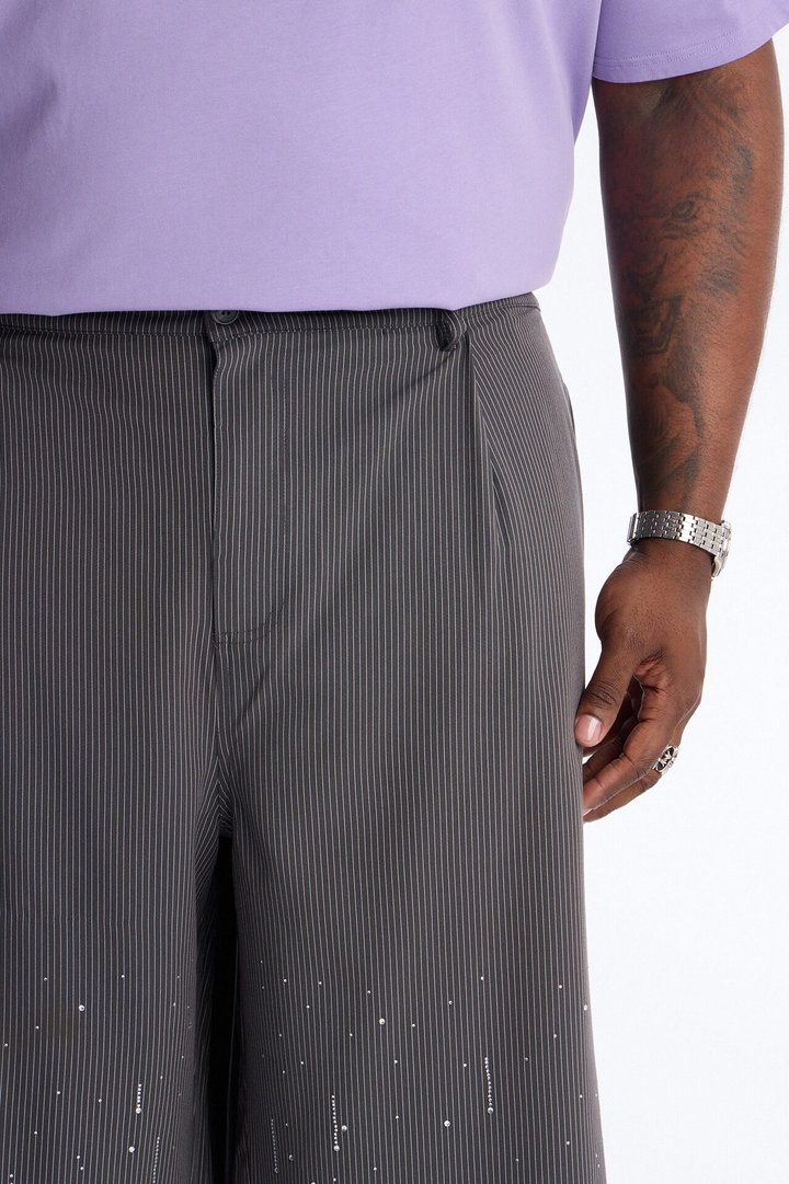 Baggy Center Stage Embellished Short - Grey