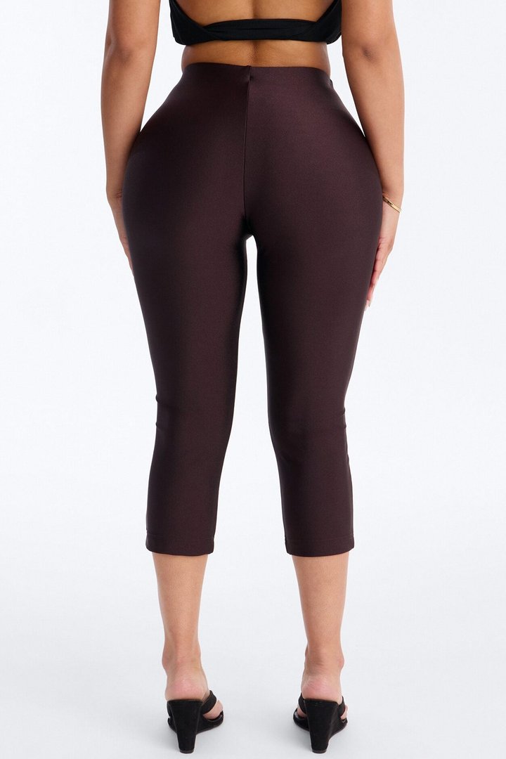 Tricot Low Rise Clean Waistband Capri Legging - Chocolate