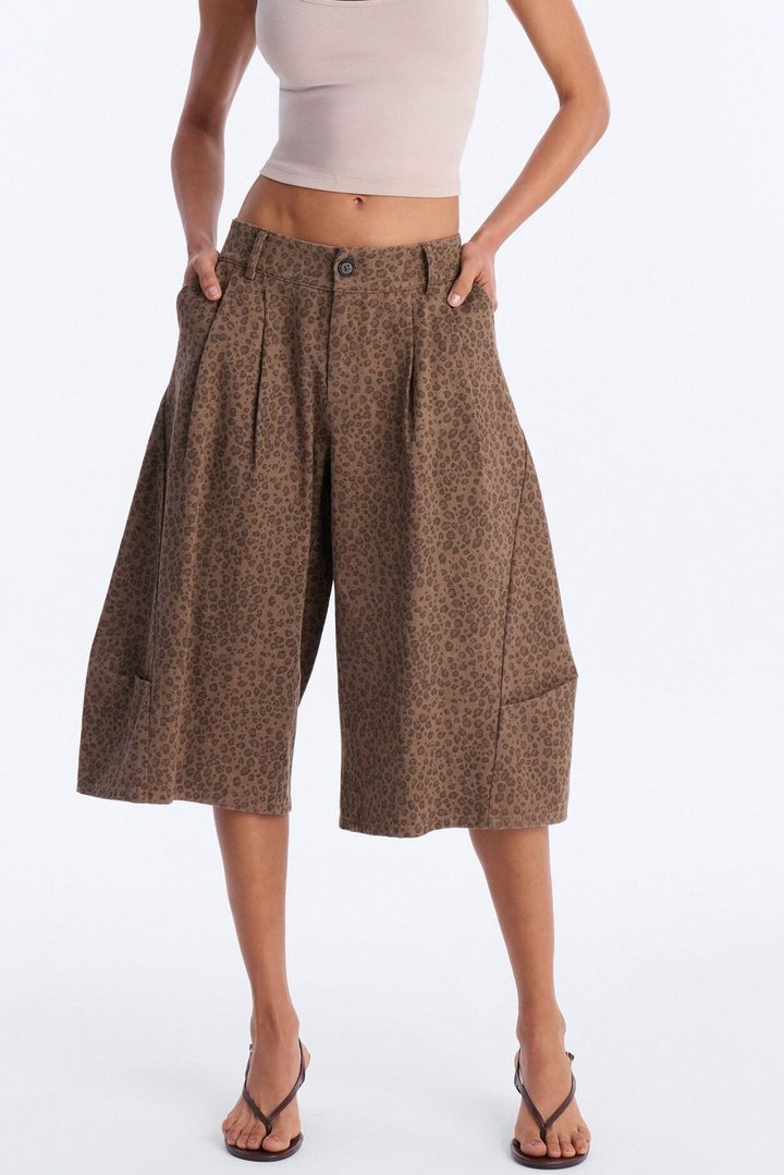 Zoey Low Rise Barrel Leopard Bermuda Short - Leopard