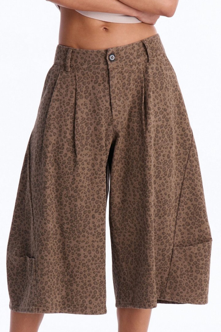Zoey Low Rise Barrel Leopard Bermuda Short - Leopard