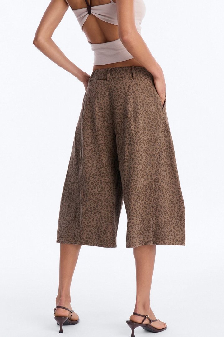 Zoey Low Rise Barrel Leopard Bermuda Short - Leopard