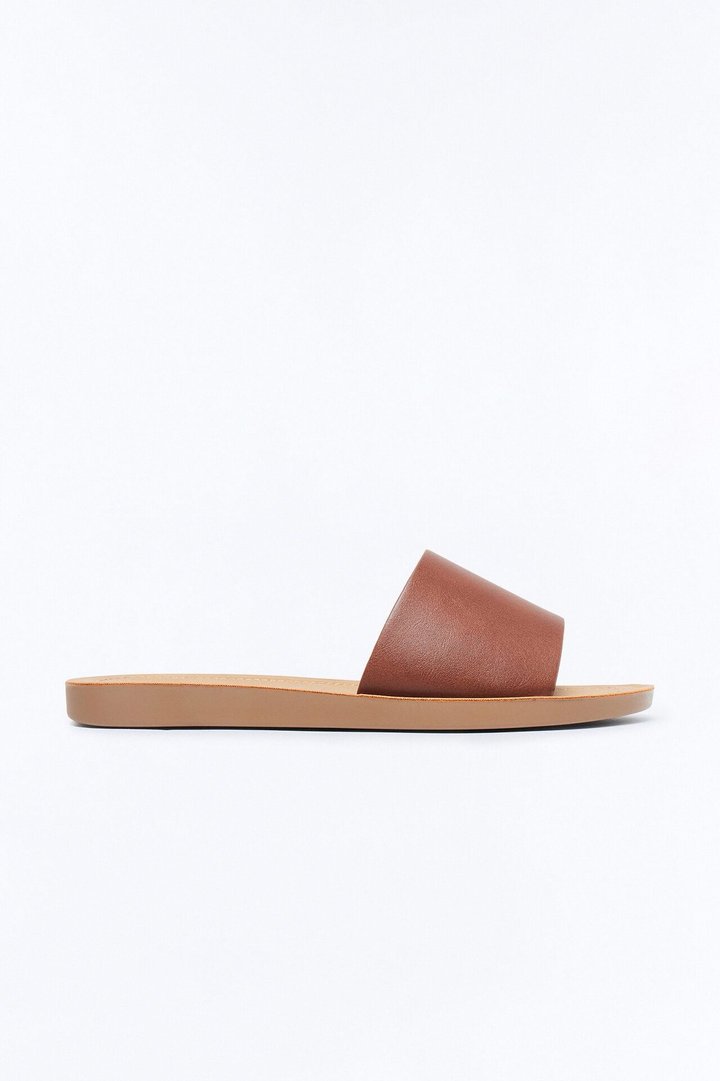 Janie Flat Sandals - Brown