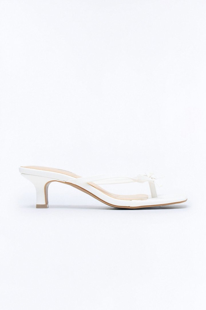 Jezabell Bow Thong Kitten Heels - White