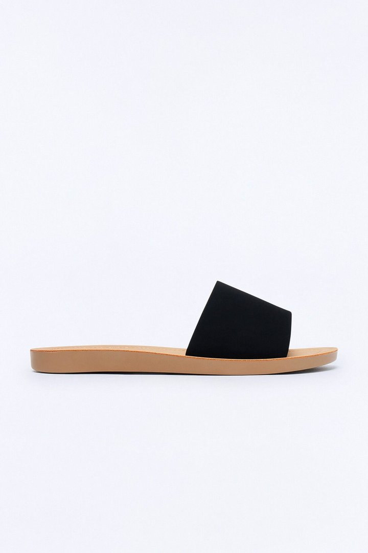 Janie Flat Sandals - Black