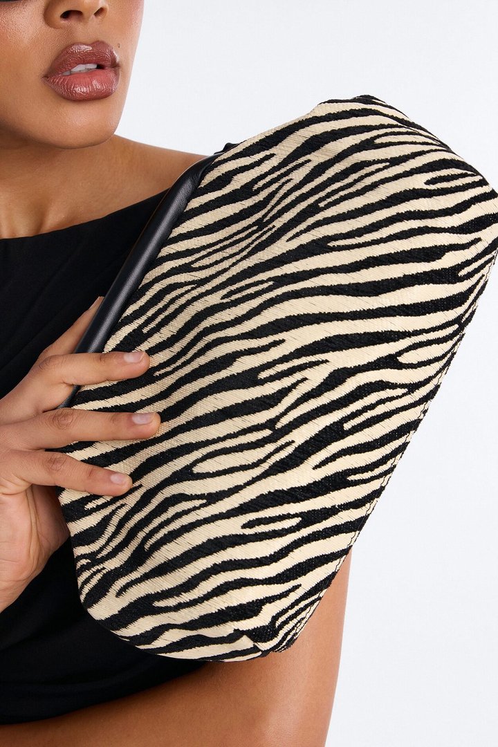 Hot Safari Summer Straw Clutch - Black/White