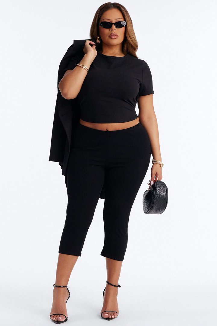 Ultra Ribbed Low Rise Capri Legging - Black