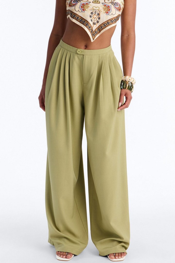 Power Moves Daily Pleated Low Rise Trouser 33″ - Green