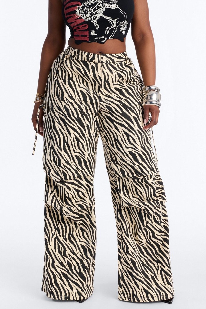 Daring Zebra Wide Leg Pleated Pants 33″ - Black/combo