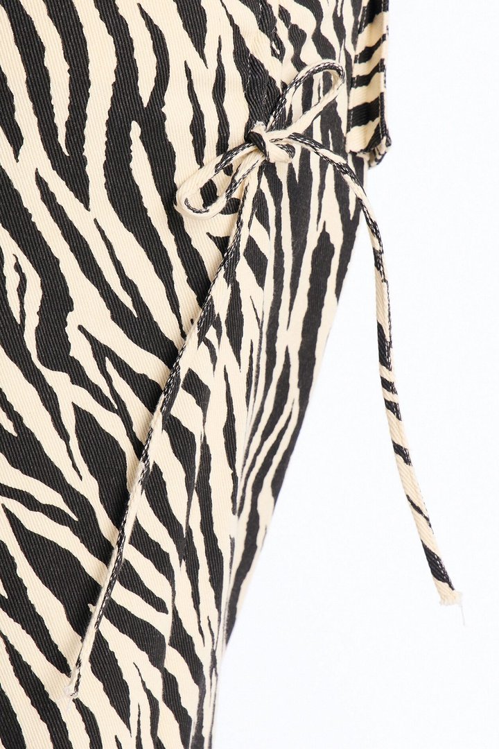 Daring Zebra Wide Leg Pleated Pants 33″ - Black/combo