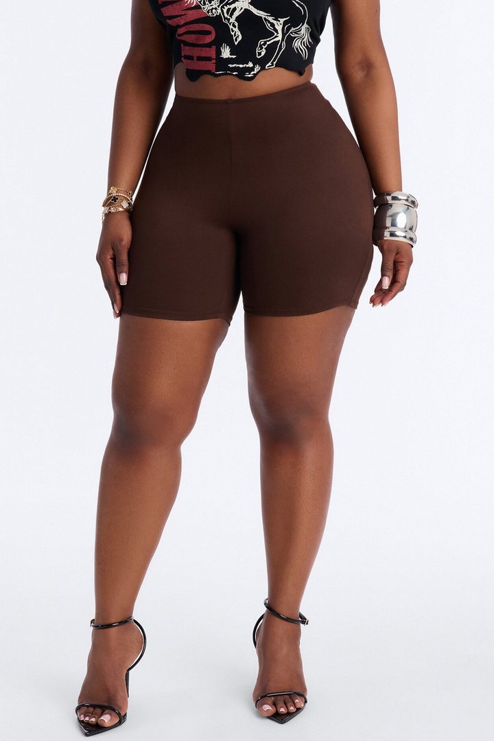 Feeling Cheeky Mid Rise Ruched Butt Biker Short 6″ - Chocolate