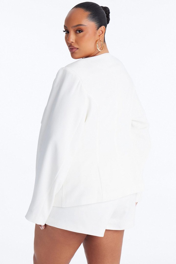 Niomie Long Sleeve Double Breasted Collarless Blazer - White
