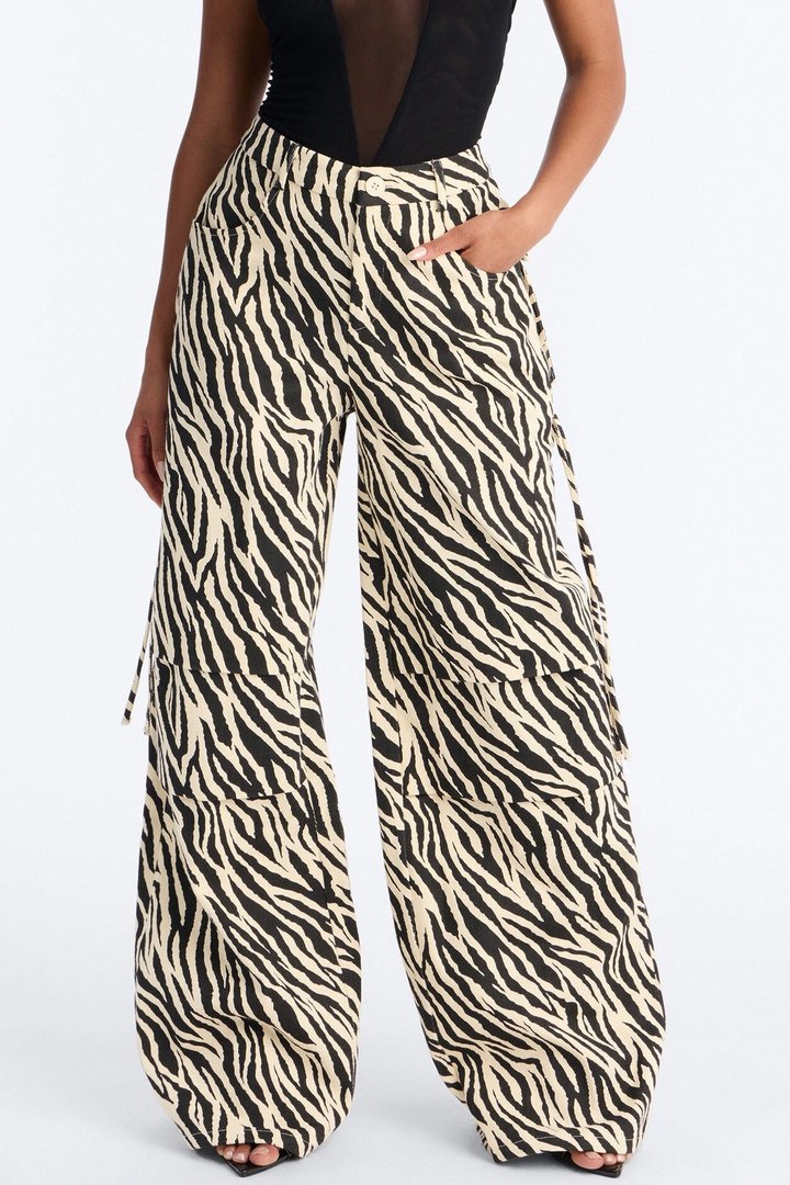Daring Zebra Wide Leg Pleated Pants 33″ - Black/combo