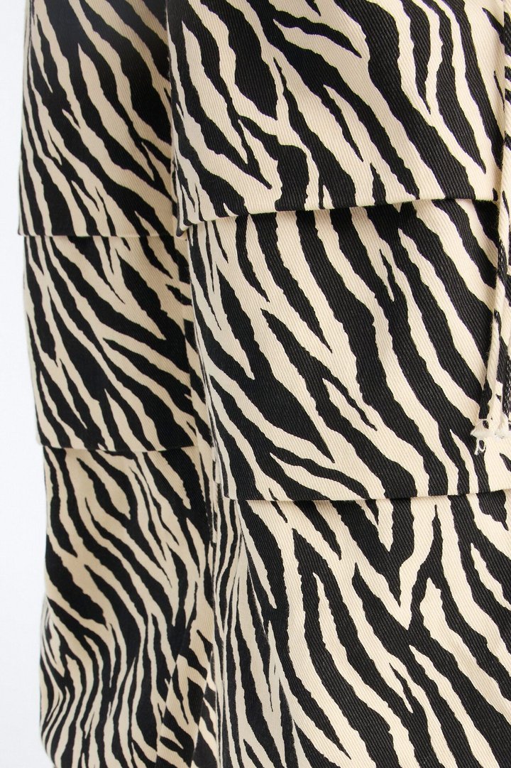 Daring Zebra Wide Leg Pleated Pants 33″ - Black/combo