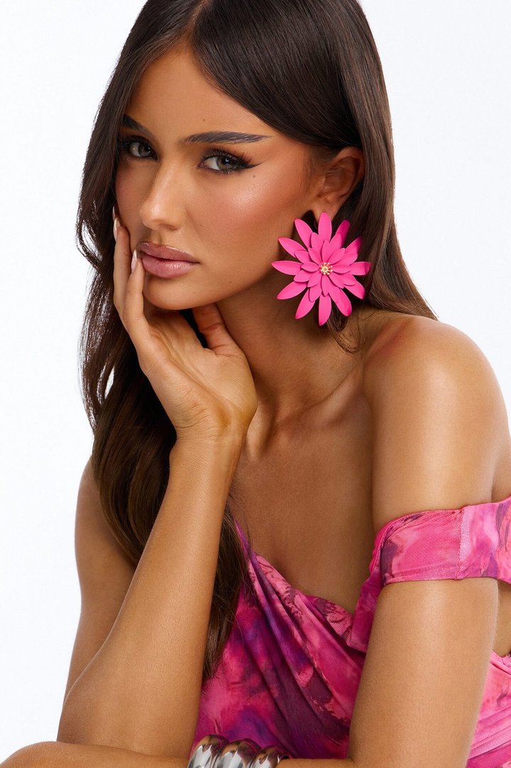 She Is The Moment Floral Earrings - Pink