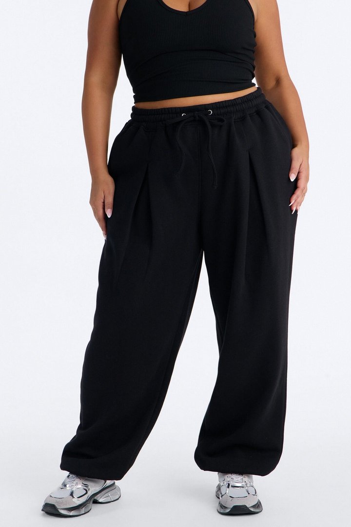 Mia Pleated Fleece Jogger Pants - Black