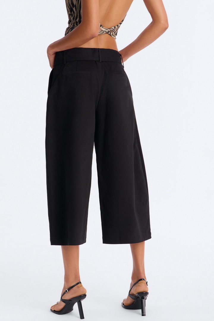 Charity Mid Rise Culotte Barrel Leg Pant - Black
