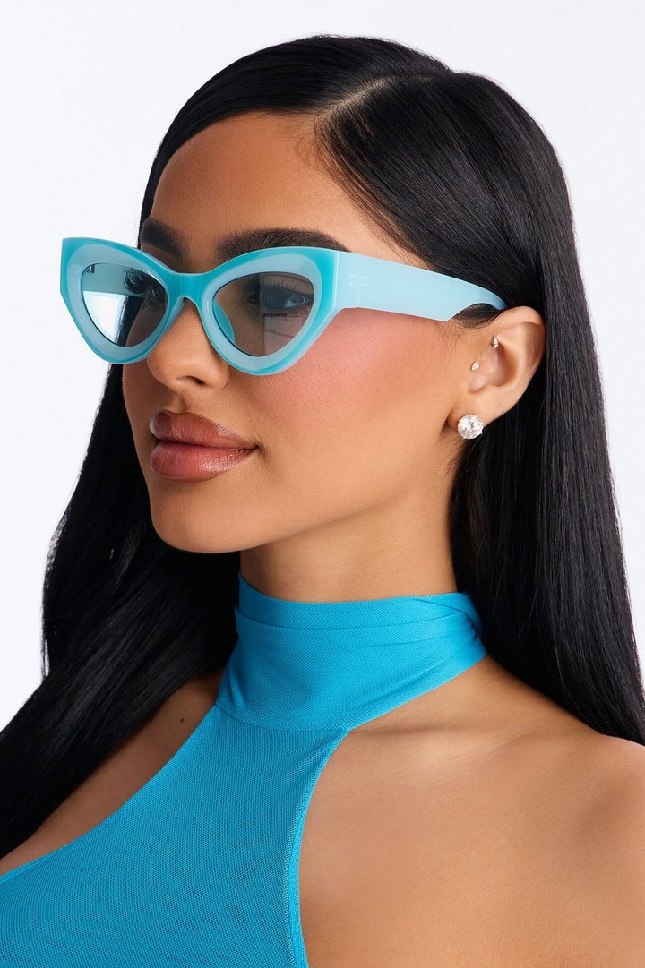 Lost In The Clouds Sunglasses - Light Blue