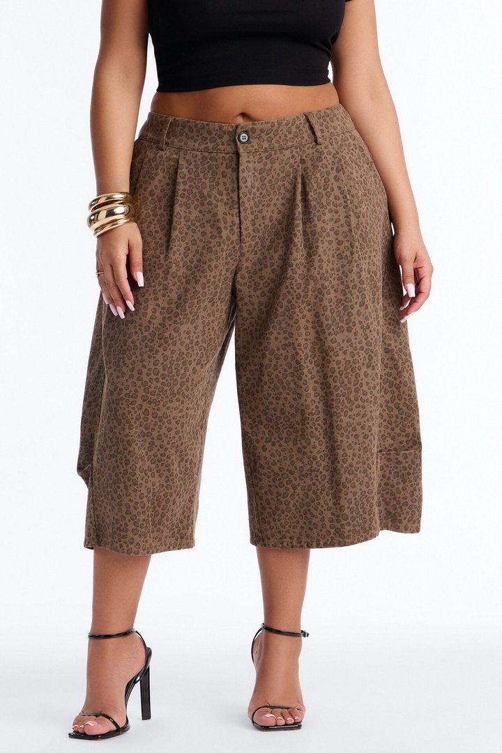 Zoey Low Rise Barrel Leopard Bermuda Short - Leopard
