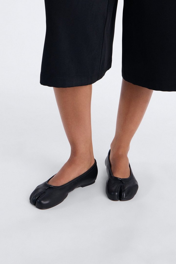 Steve Madden Calico Black Leather Split Toe Tabi Ballet Flat - Black