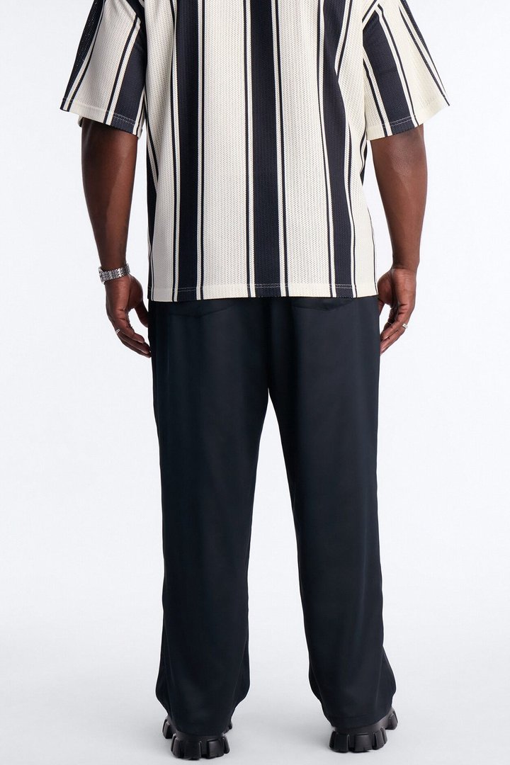 Relaxed Liquid Shadow Pleated Trouser - Black