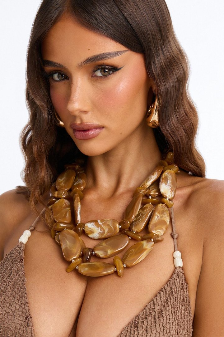 Resting Beach Face Necklace - Brown