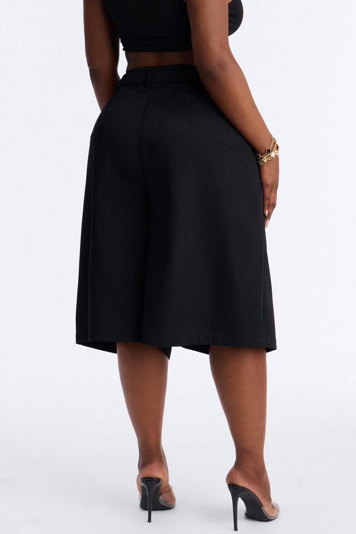 IT Girl Low Rise Bermuda Short - Black