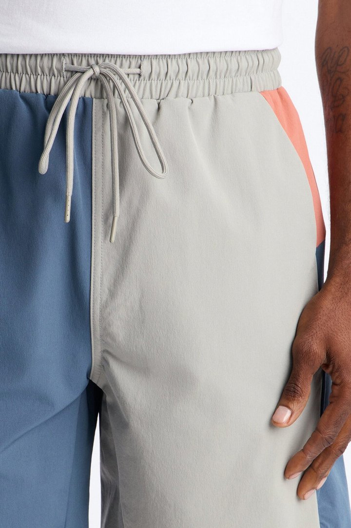 Relaxed Matari Color Blocked Short - Multi Color