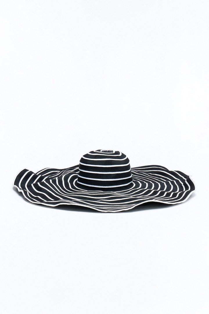 Drama On The Beach Sun Hat - Black/White