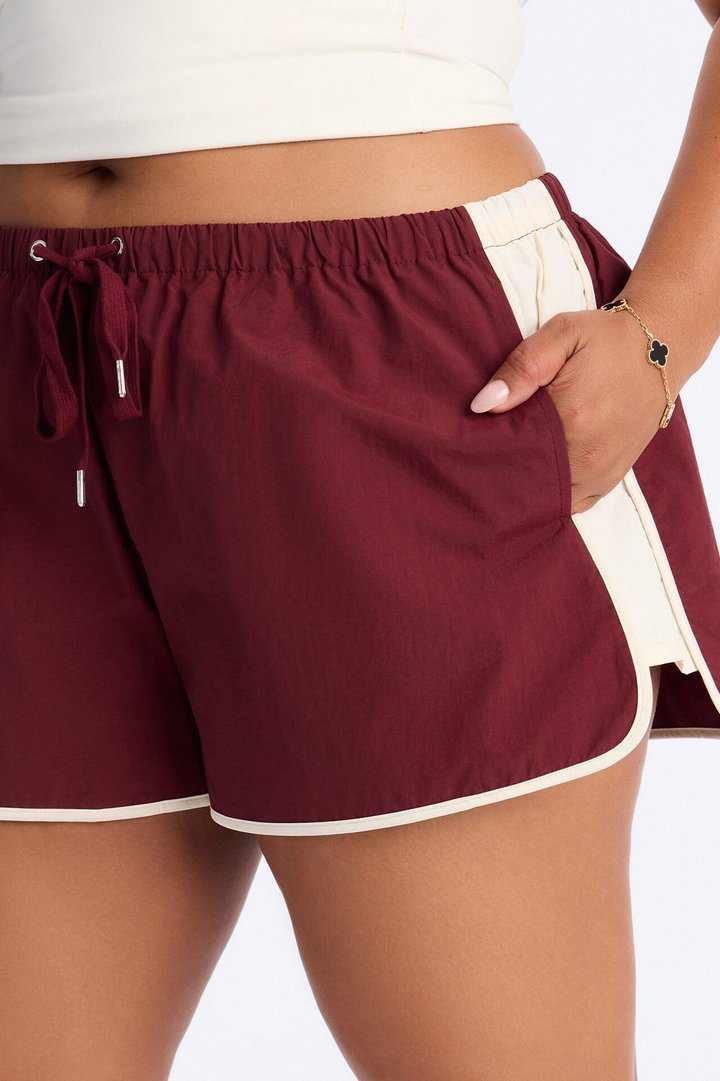 Extra Mile Color Block Windbreaker Short - Burgundy